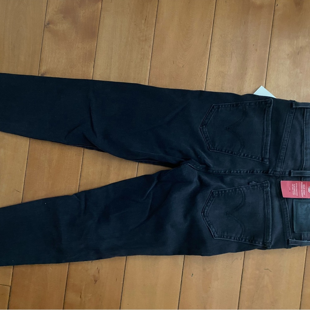 Levi’s - Picture 5 of 6